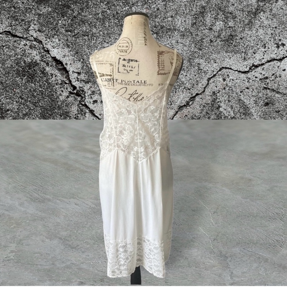 Vanity Fair Vintage 1960’s Era Embroidered Full Dress Slip Off White Siz… - Picture 2 of 10